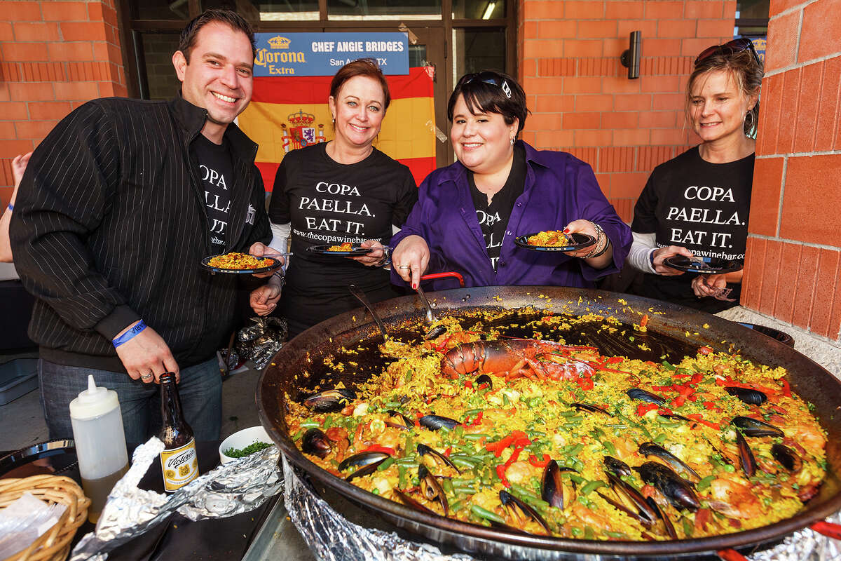 Chefs stir up joy at Paella Challenge