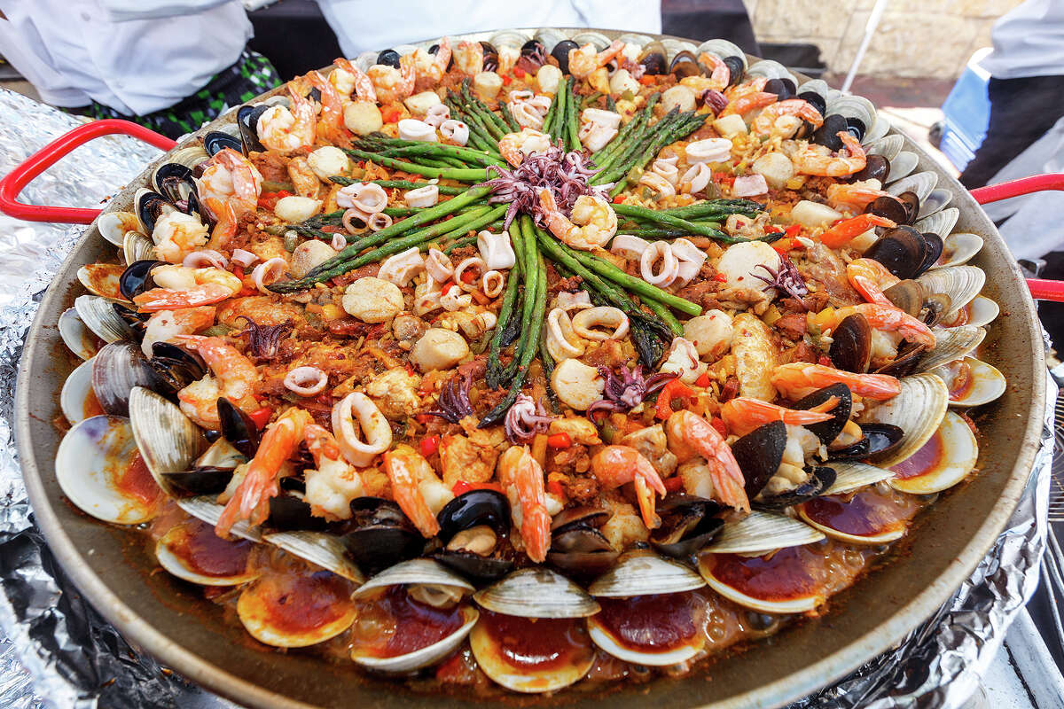 Chefs stir up joy at Paella Challenge