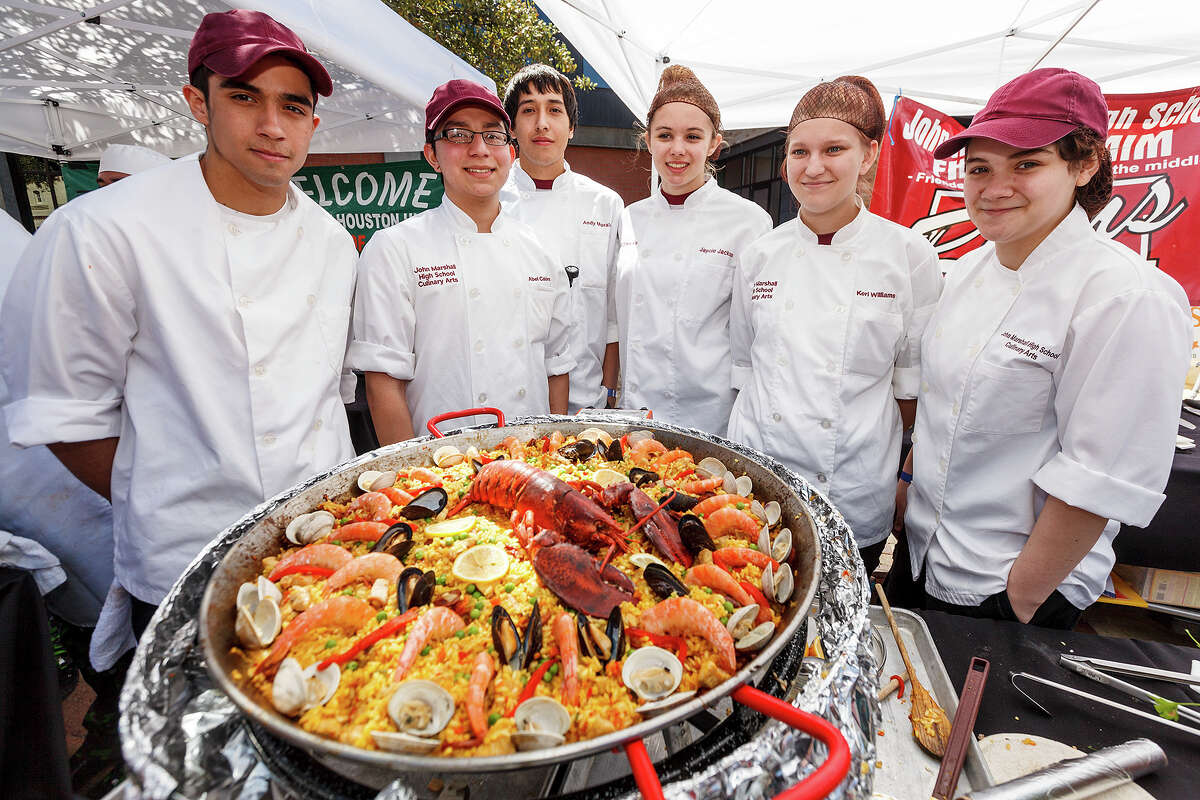 Chefs stir up joy at Paella Challenge