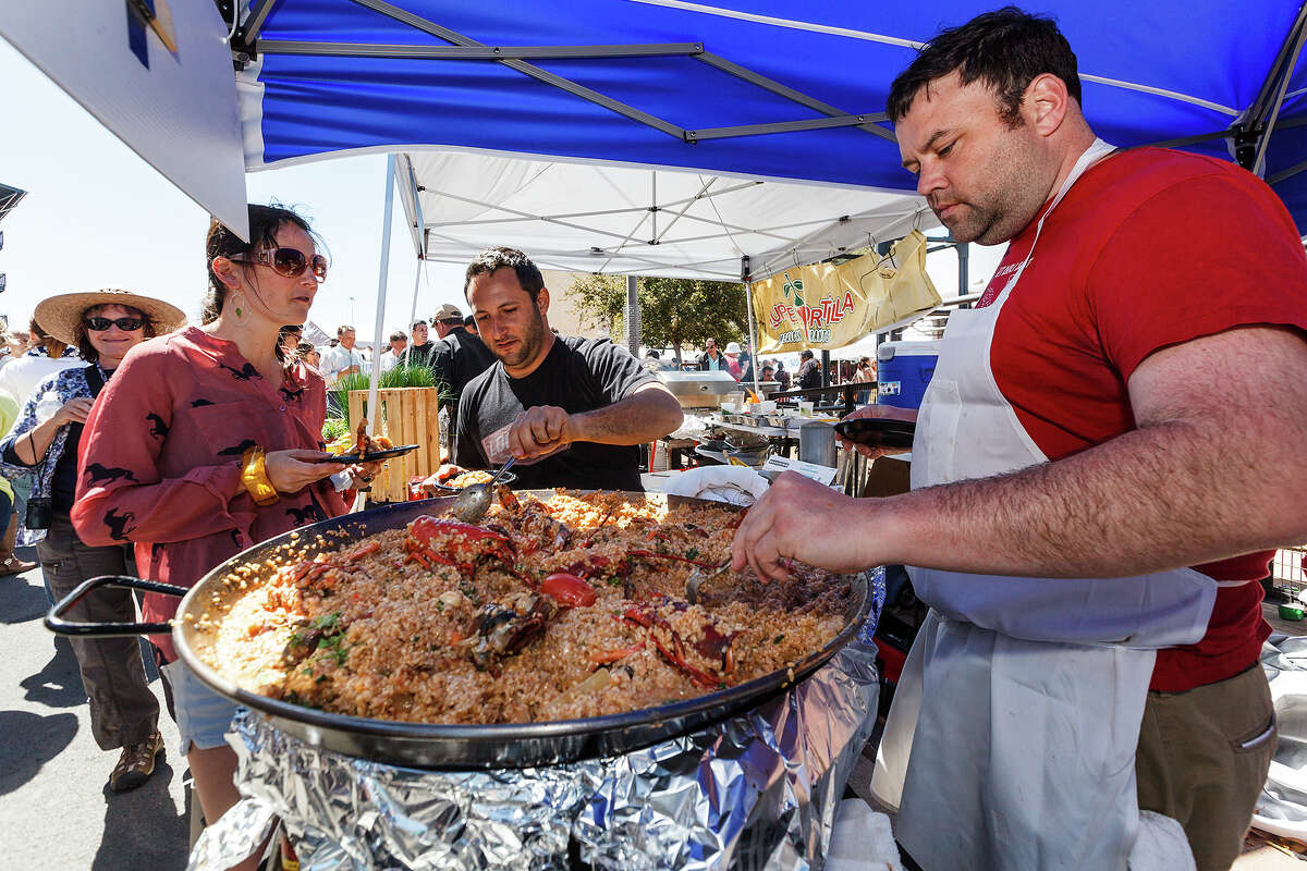 Chefs stir up joy at Paella Challenge