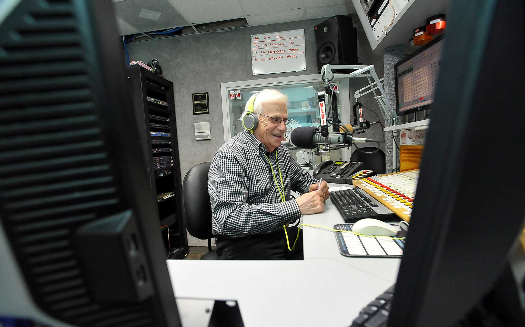 Al Caldwell sprints past 50 years on air