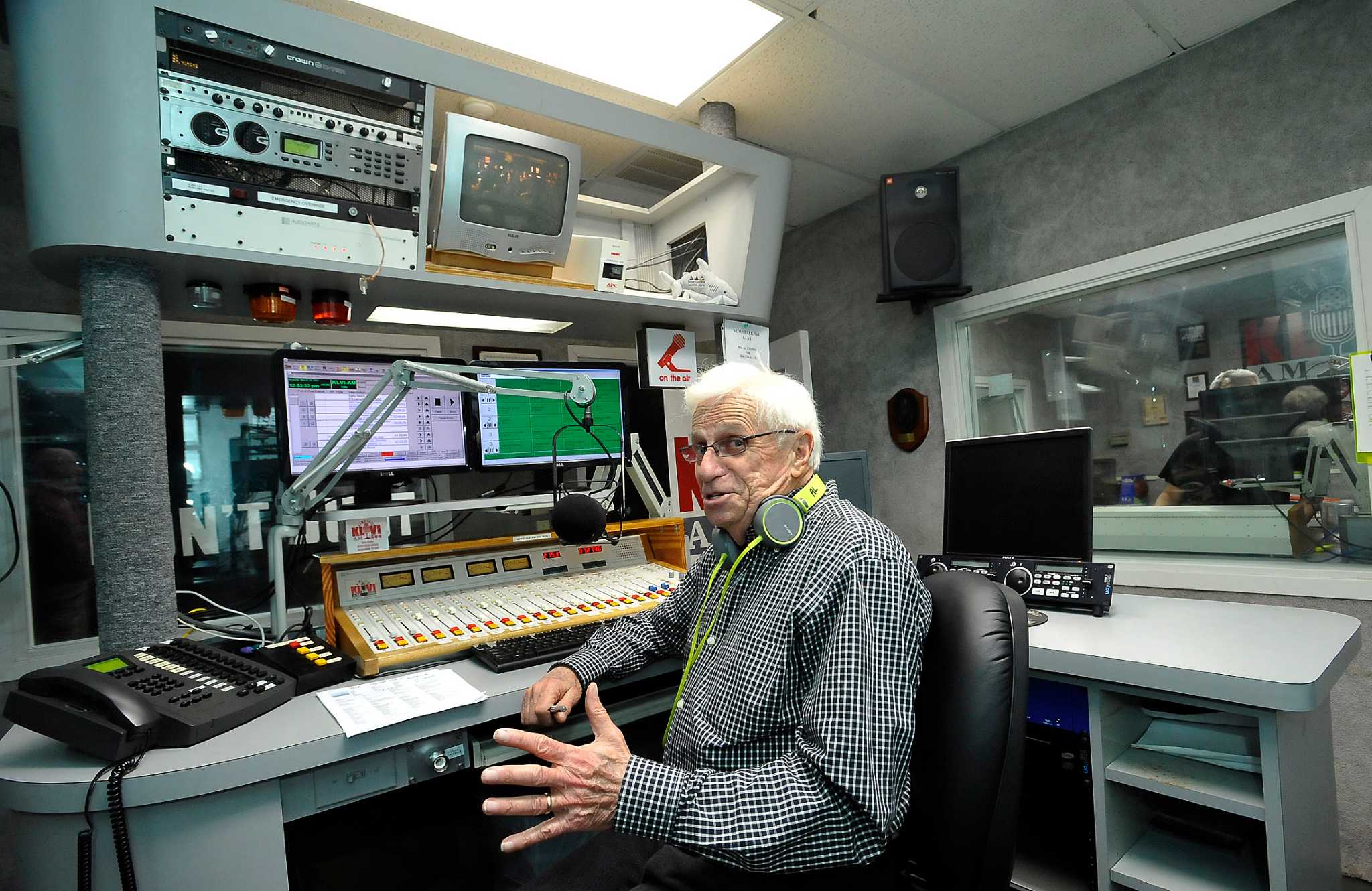 Al Caldwell sprints past 50 years on air