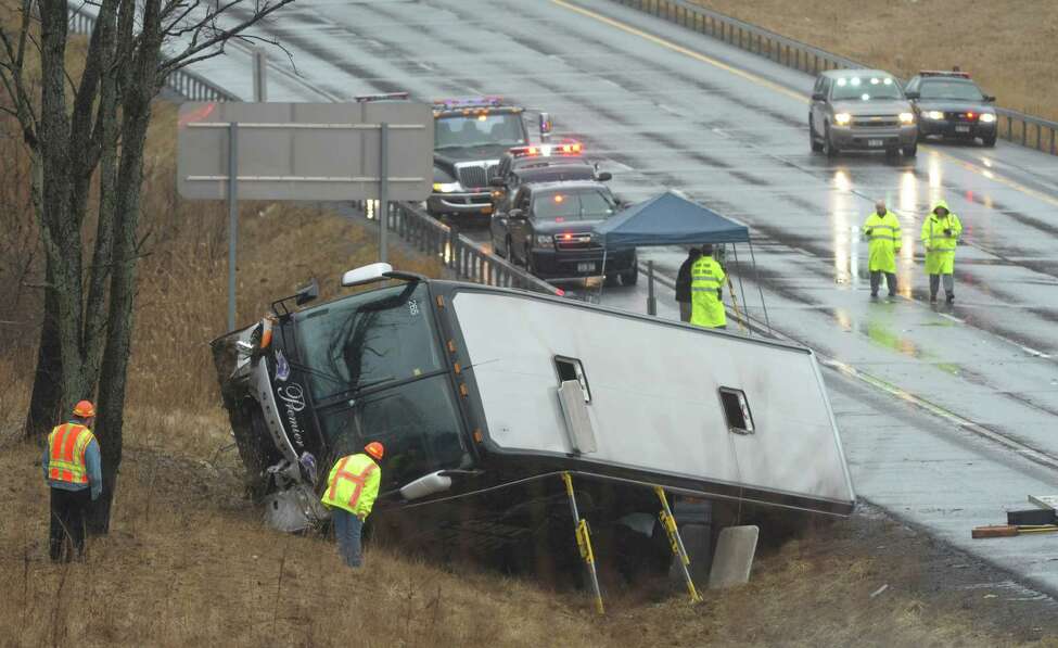 Northway buscar crash kills 1