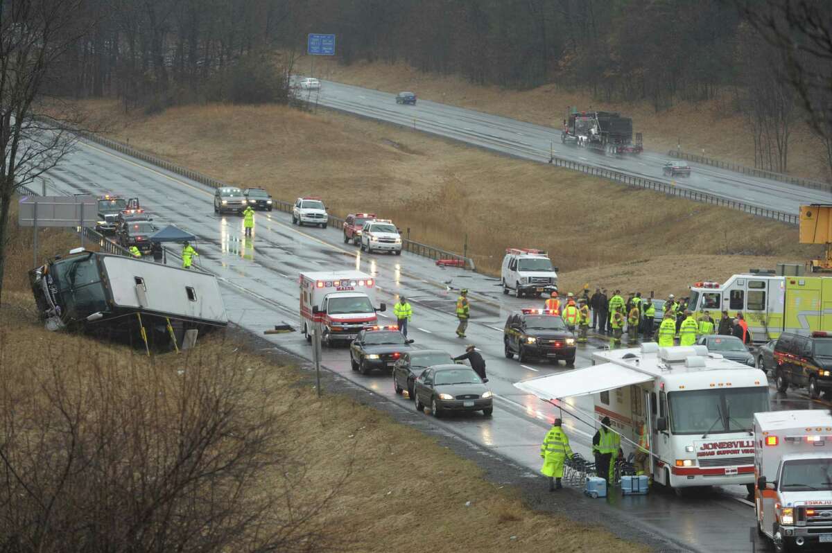 Northway buscar crash kills 1