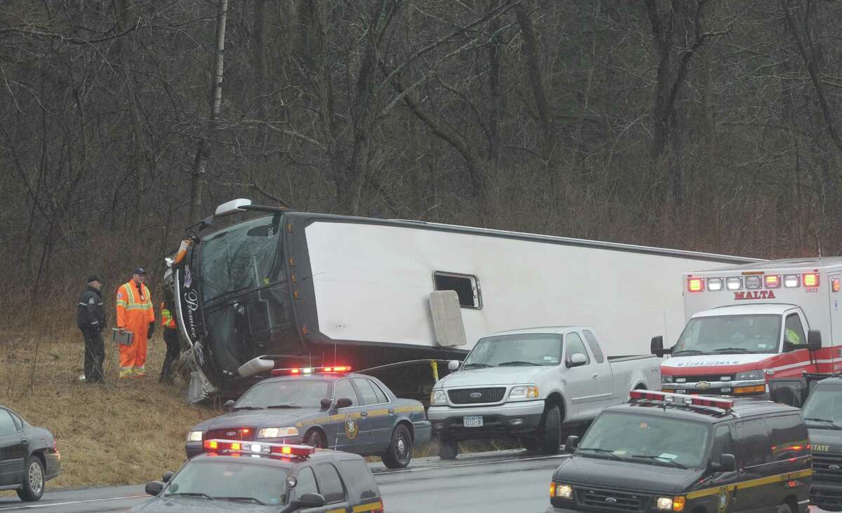 Northway buscar crash kills 1