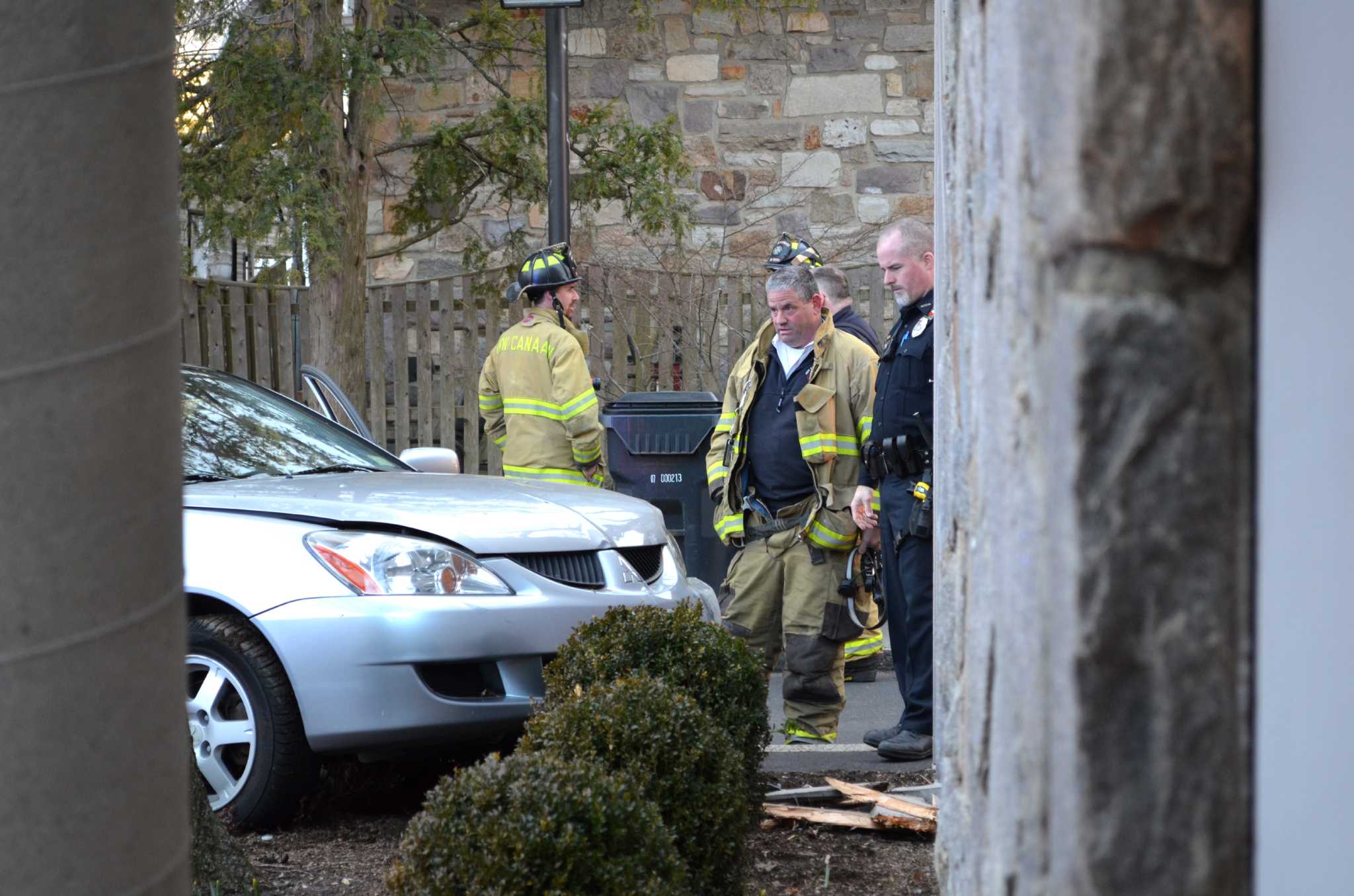 Car crashes into New Canaan Library