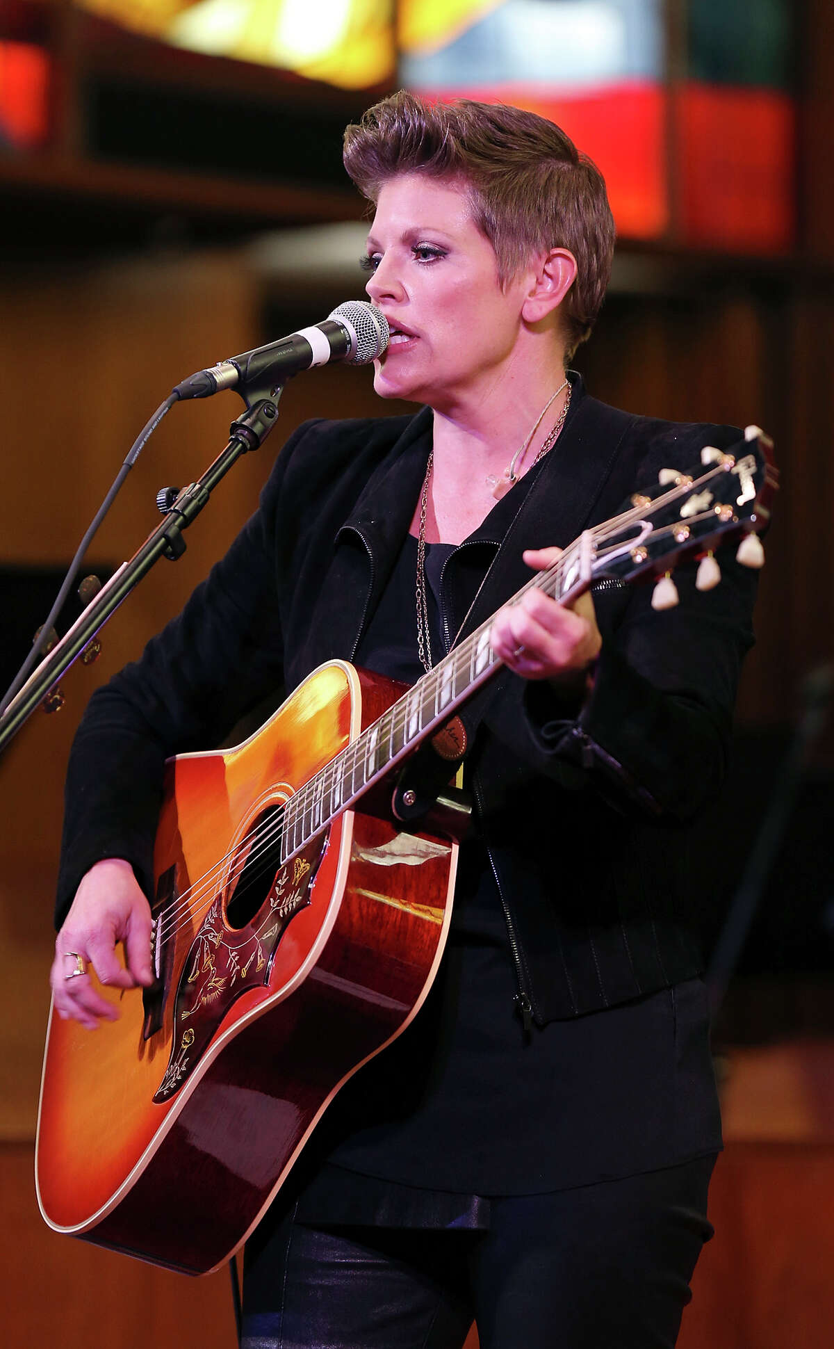 Natalie Maines leaves the country behind