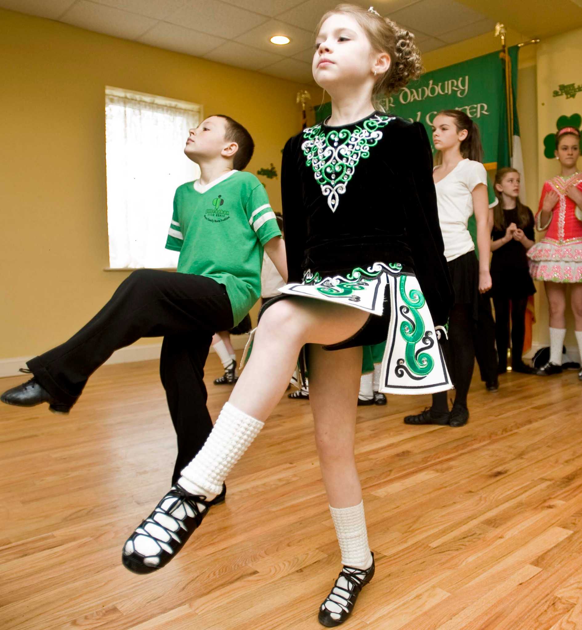 Irish Dancers Entertain For St Patrick S Day