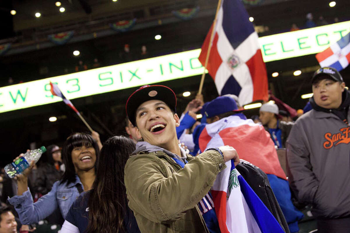 Dominicans top Dutch, reach WBC final