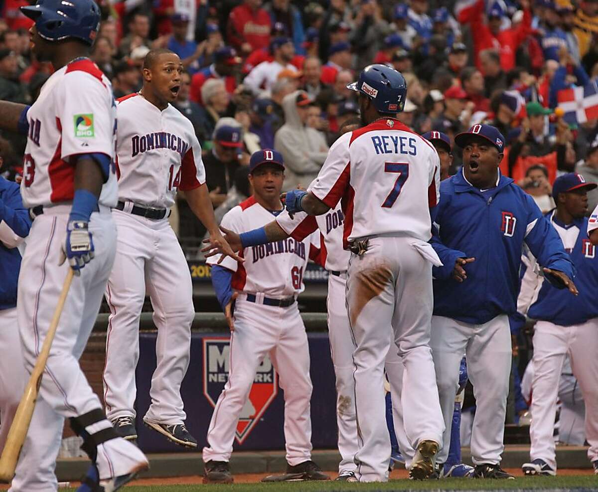 Dominicans top Puerto Rico 3-0, win WBC