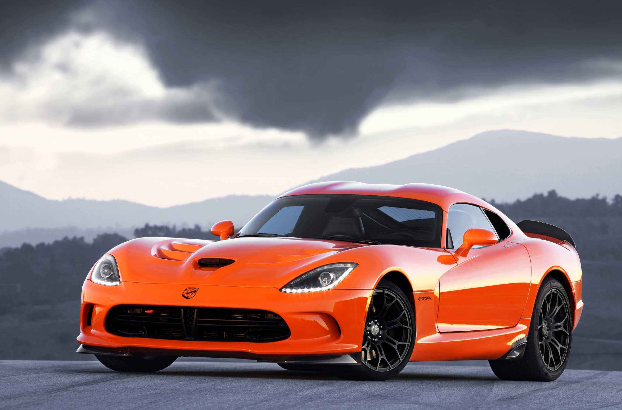 Chrysler $150,000 Viper supercar needs track, not traffic