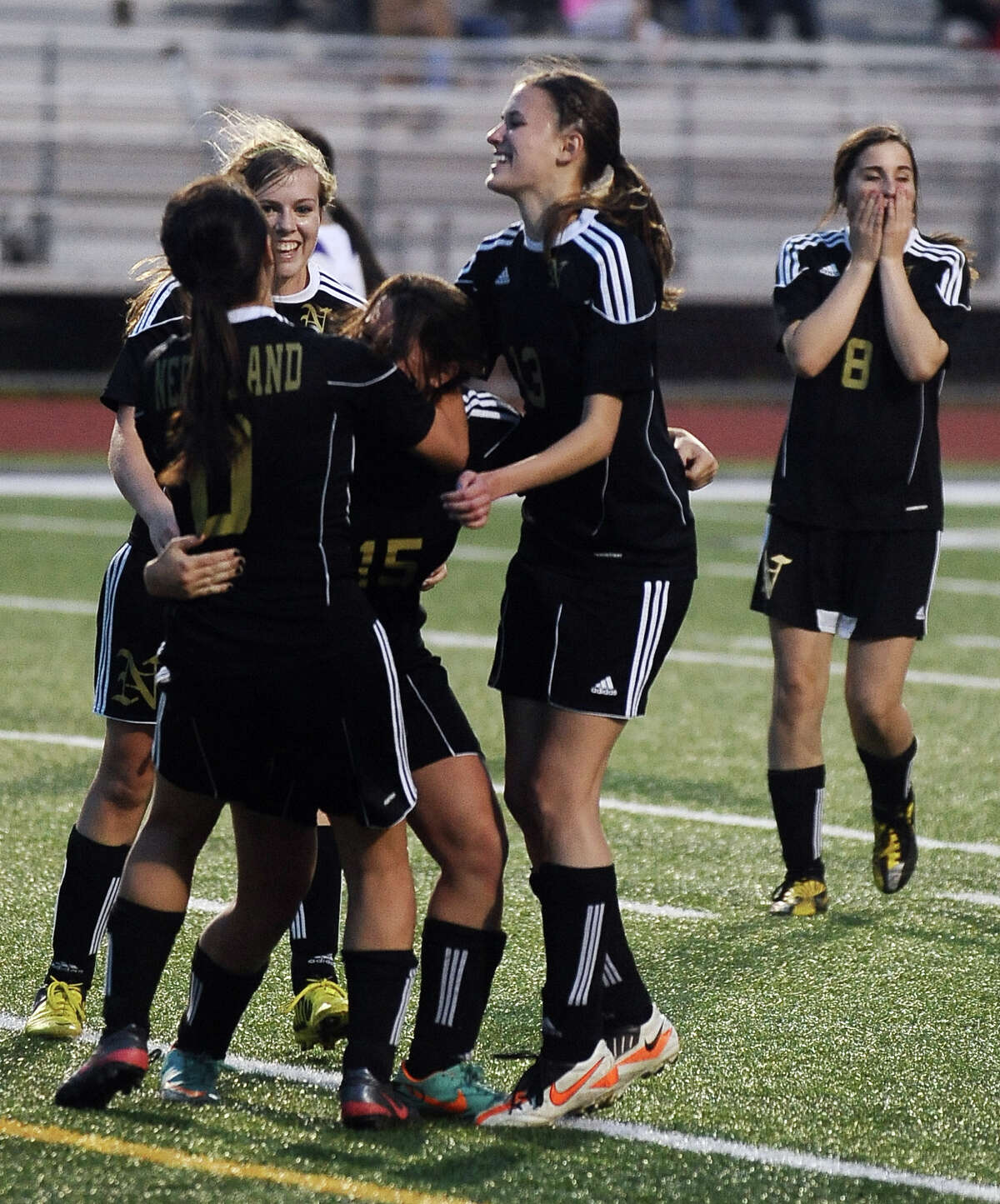 Nederland girls soccer wins shootout against PN-G