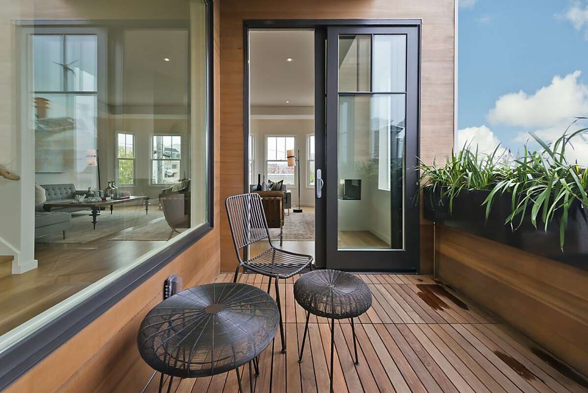 Potrero Hill Edwardian features elevator, roof terrace, retractable