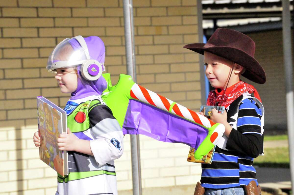 Photos Lumberton Early Childhood School Storybook Character Day Parade