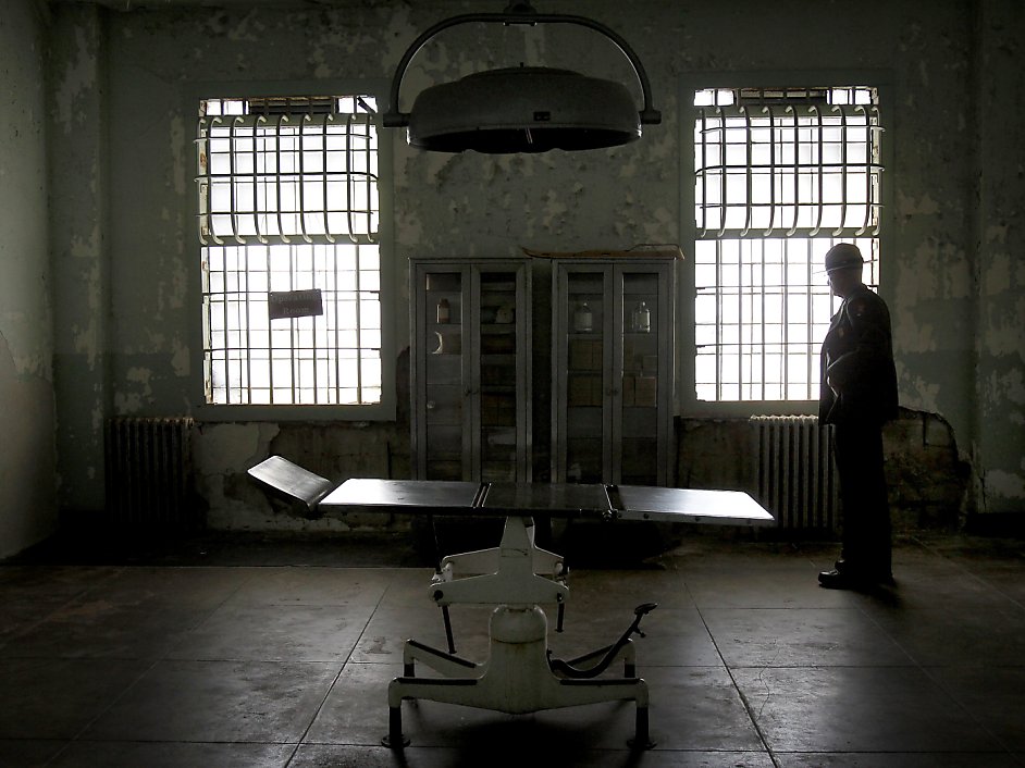 FBI recreates decoy heads Alcatraz inmates used in escape