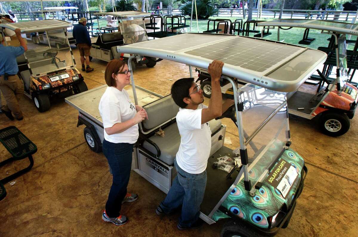 Solar panel helps keep Houston Zoo moving