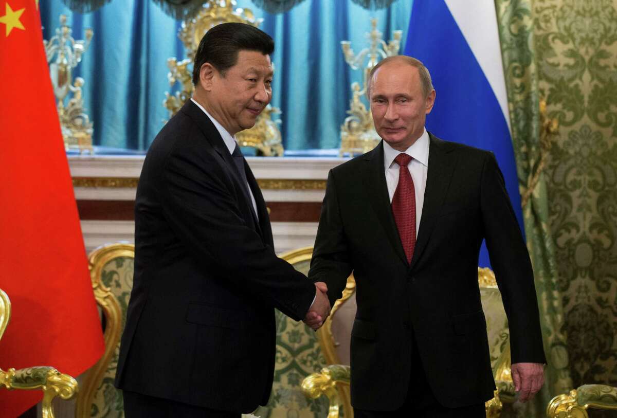 In lavish reception, Putin greets China president