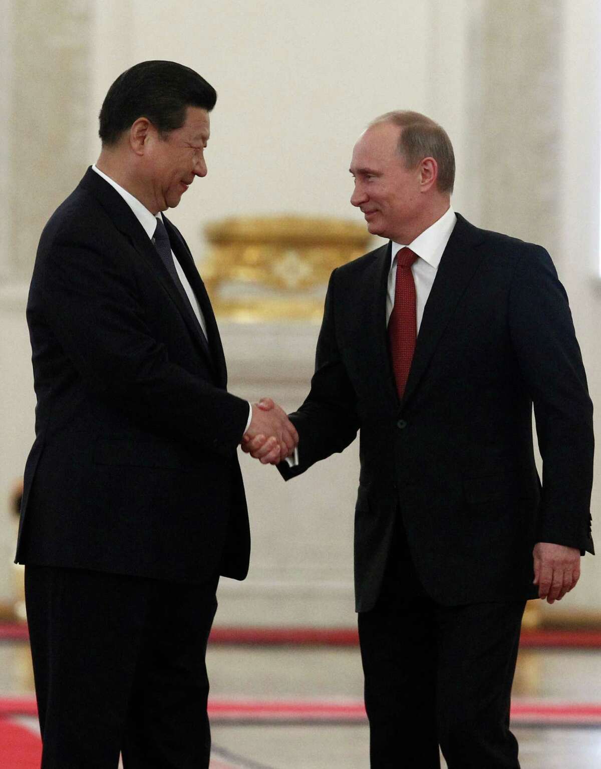 In lavish reception, Putin greets China president