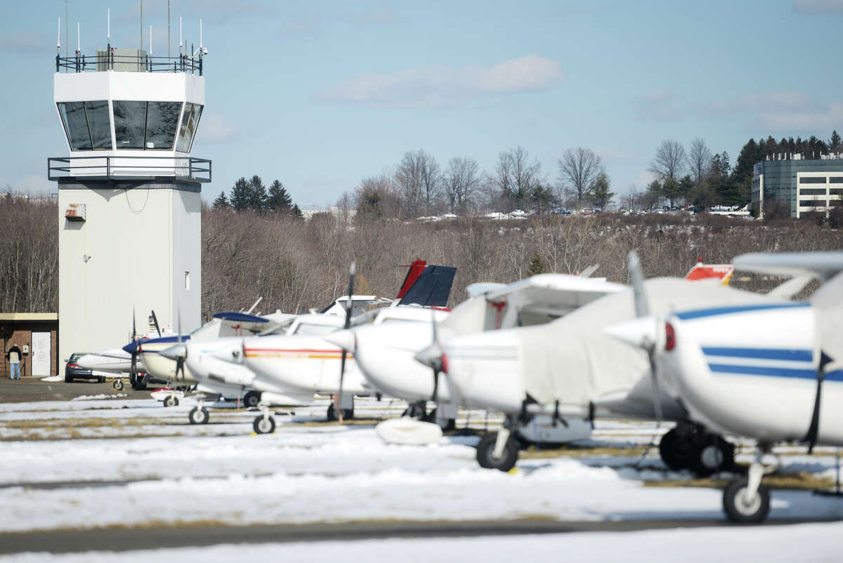 Danbury, five other Ct. airport towers to close