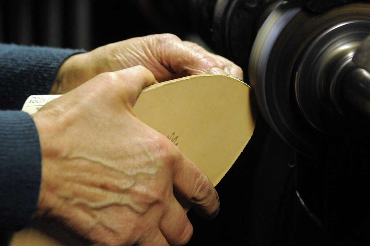 Reasons why we need to repair gadgets image