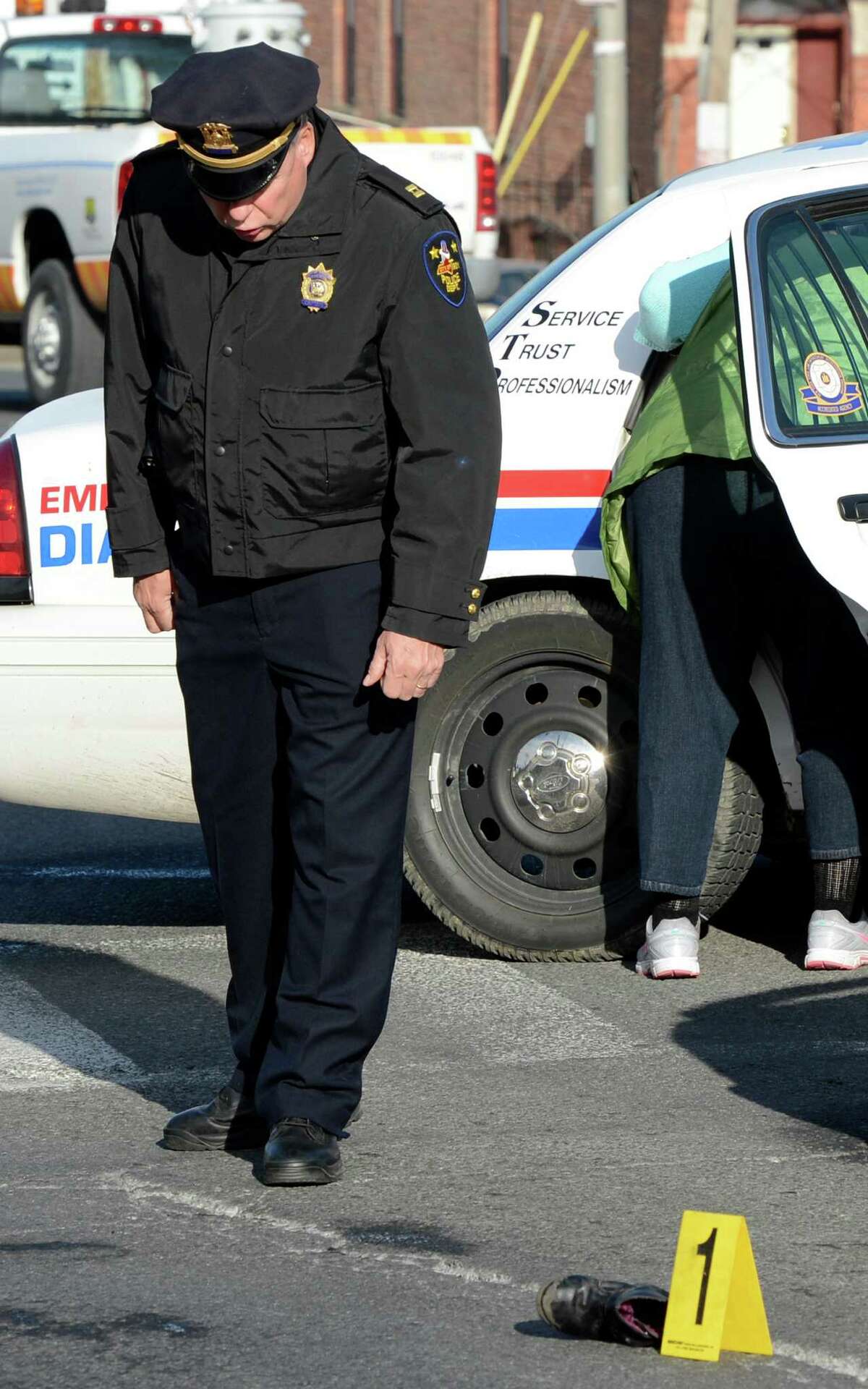 Rookie firefighter revives girl, 4