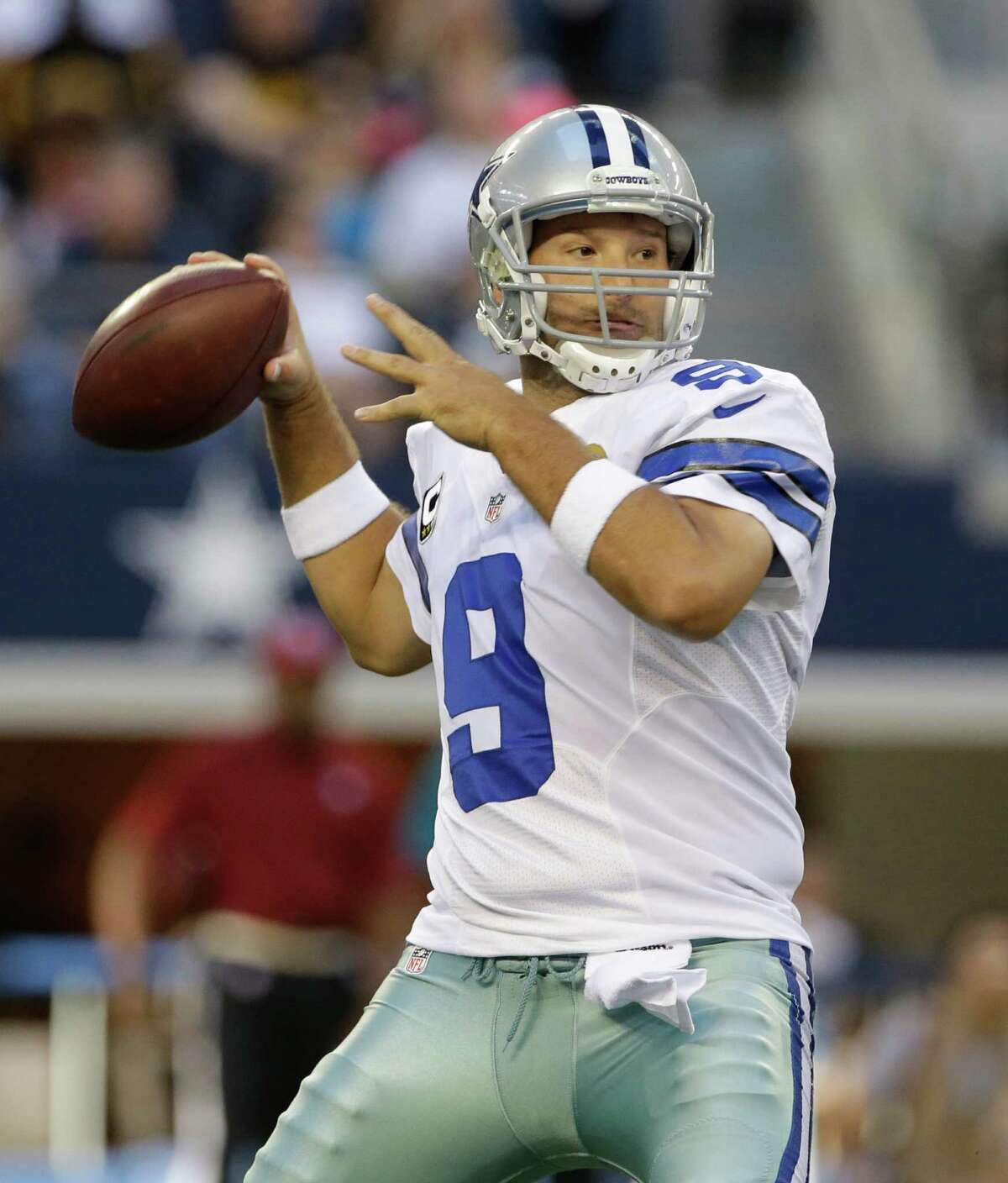 Cowboys Reach 6-Year, $108 Million Deal With Quarterback Tony Romo