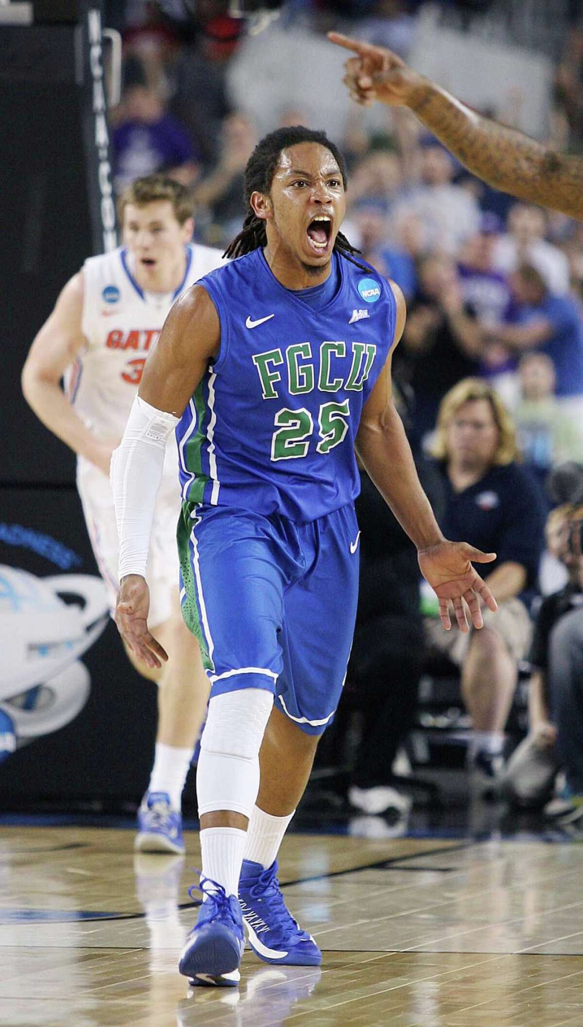 1 billion offered for perfect NCAA Tournament bracket