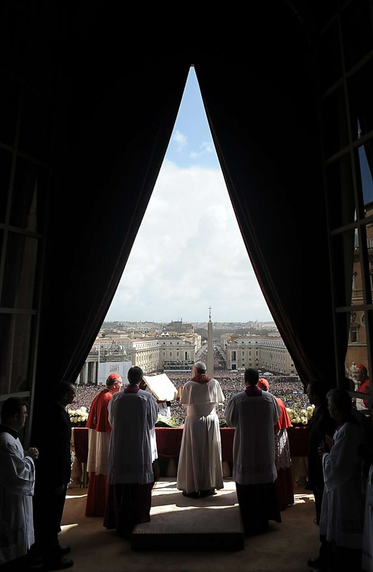 Pope's Easter words deplore war, greed