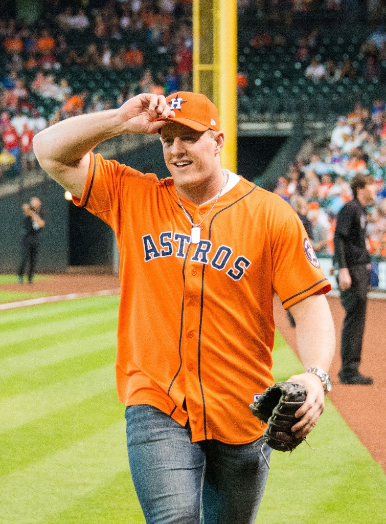 📸  Texans Rookies Throw Out First Pitch for the Houston Astros