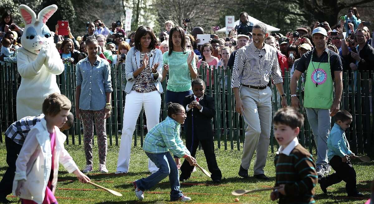 WASHINGTON, DC - APRIL 01: U.S. President Barack Obama (2nd R), first lady Michelle Obama (3rd L), daughters Sasha (2nd L) and Malia (4th R), and Robby Novak (3rd R), who also known as the Kid President, watch as children participate during the annual White House Easter Egg Roll on the South Lawn of the White House April 1, 2013 in Washington, DC. President Obama and first lady Michelle Obama hosted thousands of people during the annual celebration of Easter.