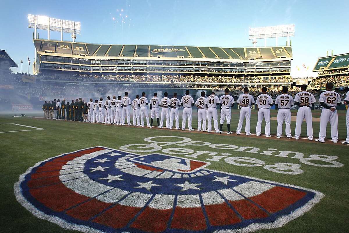 A's drop opener to Mariners, Hernandez