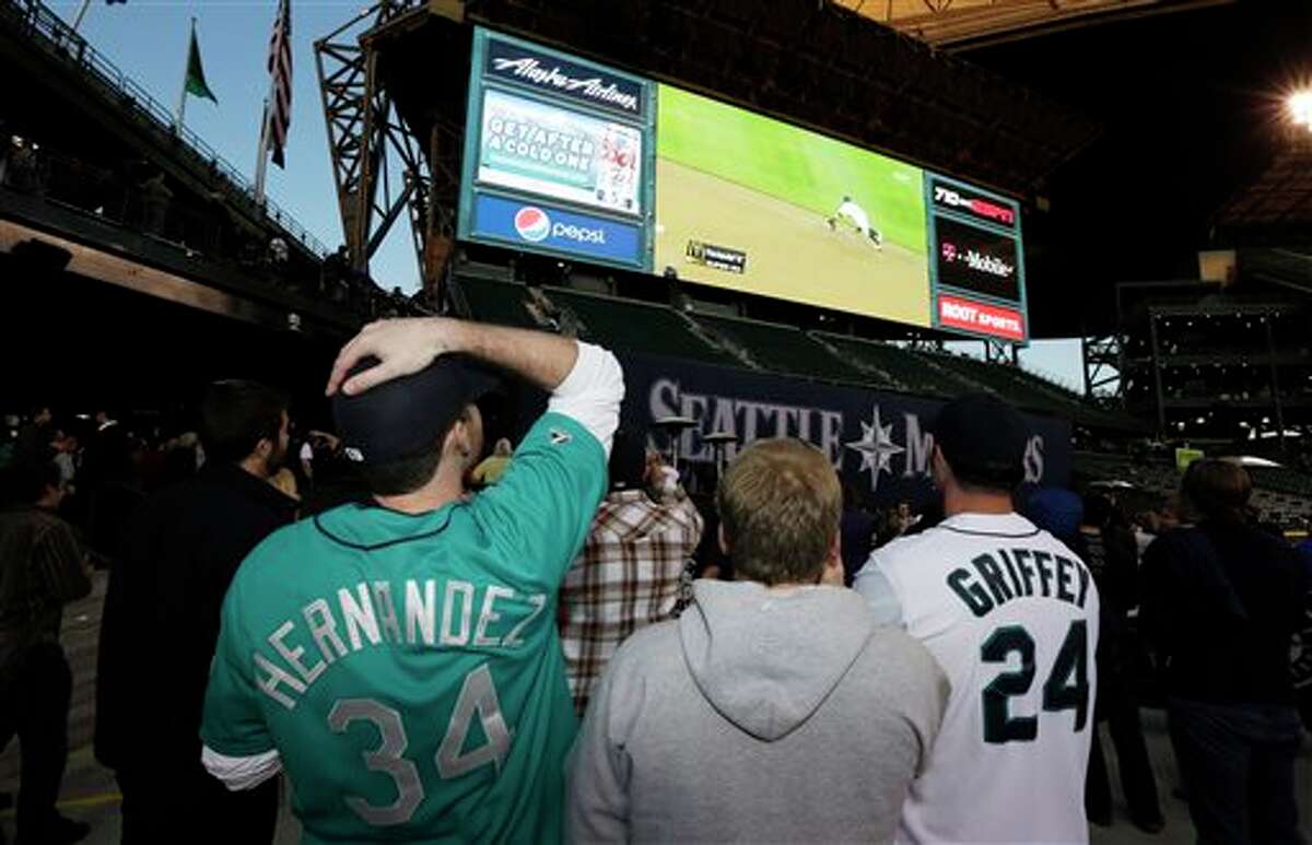 Seattle celebrates M's win
