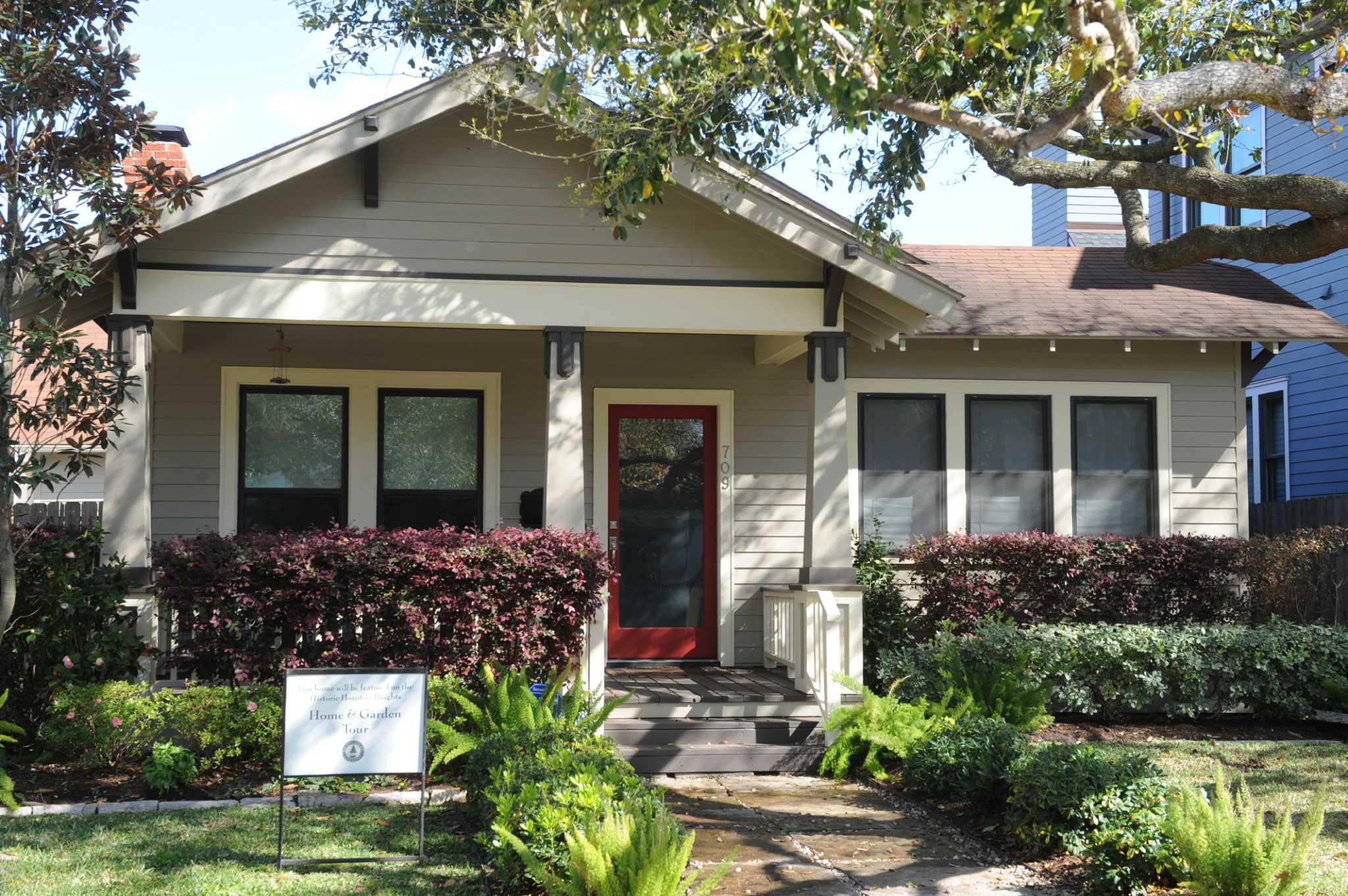 Heights tour homes offer contrasting tales