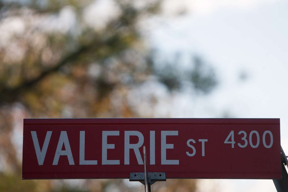 Many street signs in part of Bellaire are women's names.