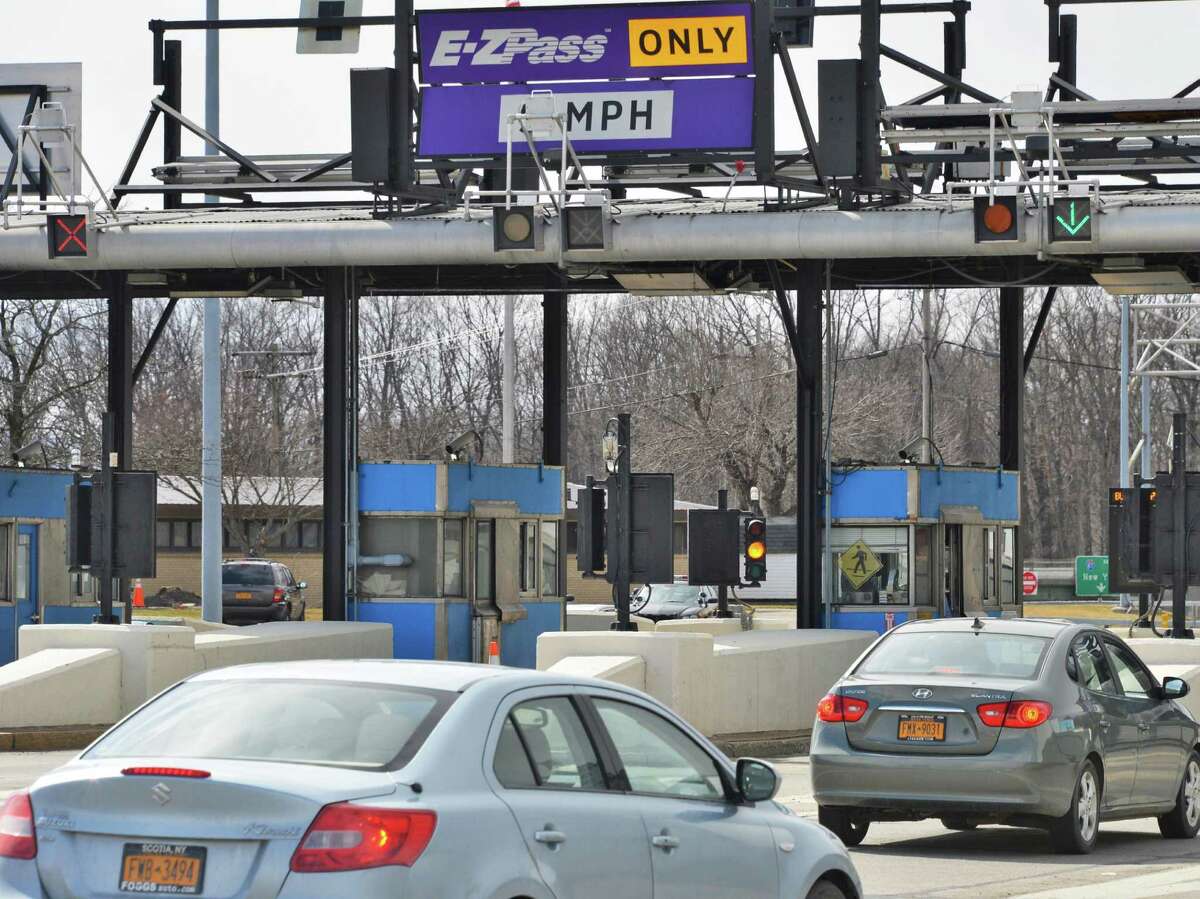 Thruway toll plaza as seen at exit 23 in Albany in 2013. A terminated Thruway worker was charged for allegedly trying to set a state vehicle on fire at the Canaan toll plaza July 22, 2020. (John Carl D'Annibale / Times Union)