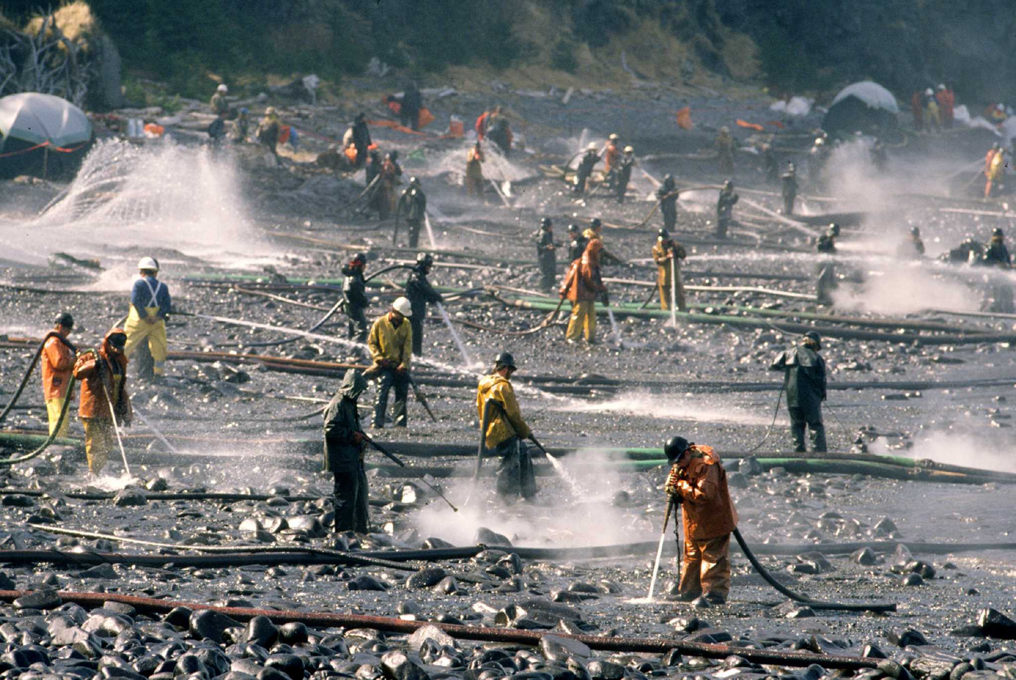 30 Years Later Re live The Incredible Scenes From The Exxon Valdez Oil 