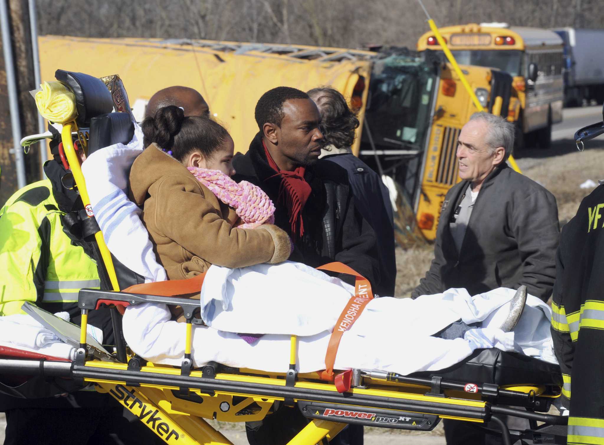 1 dead, kids OK in N. Illinois school bus crash
