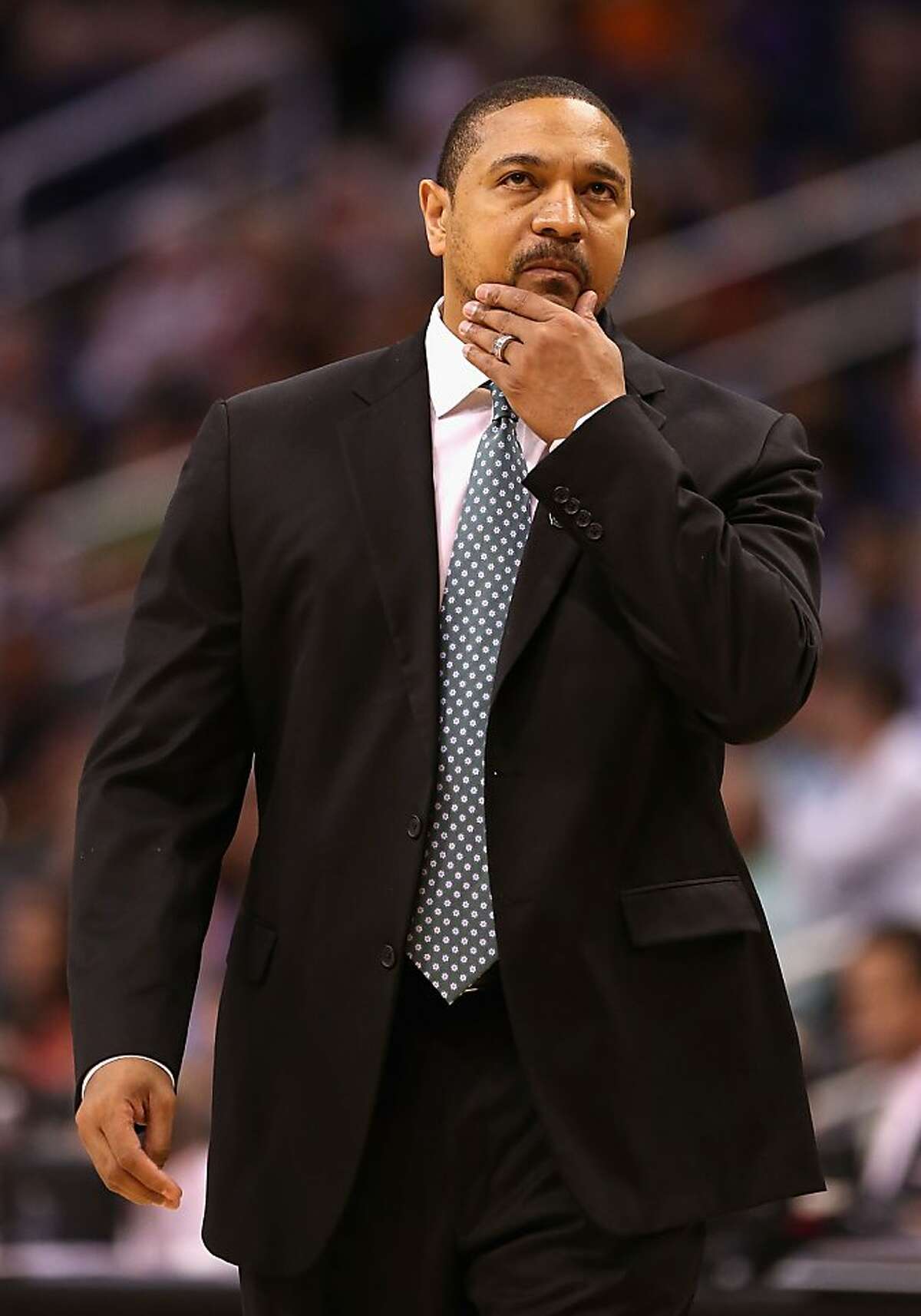 Warriors come back to beat Suns, 111107