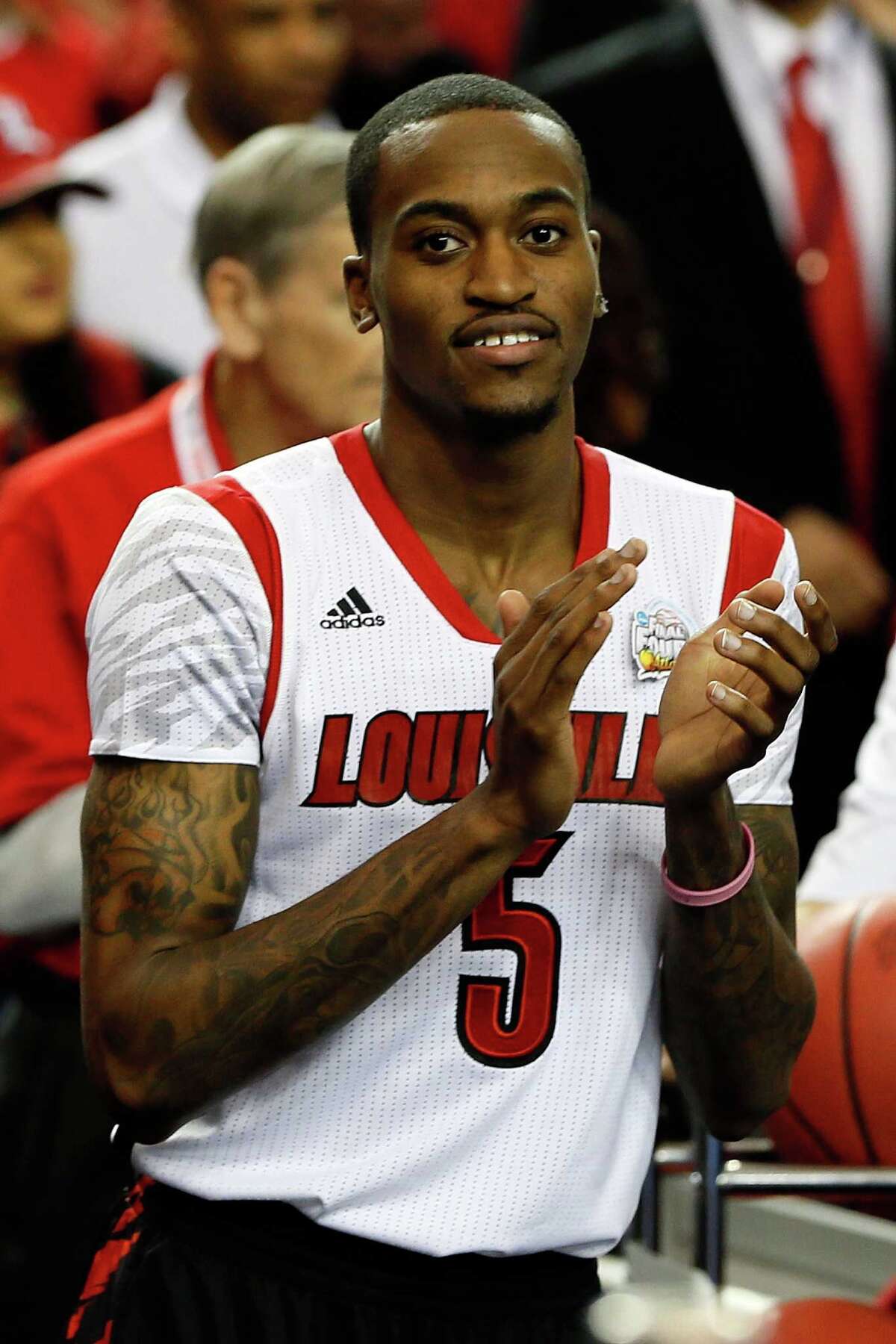 Ware watches Cardinals' Final Four win from bench
