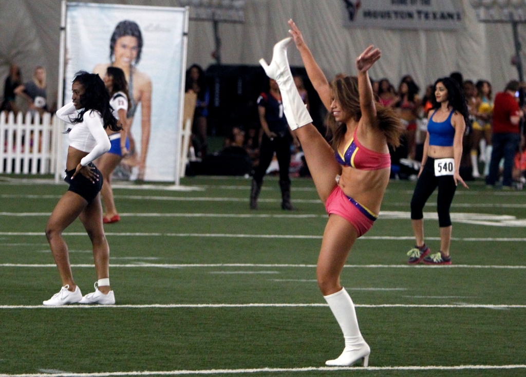 Houston Texans cheerleaders unveil brand new calendar