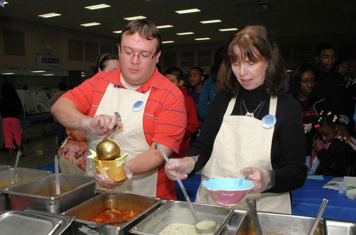 Lake Olympia Middle School pupils unite the community to feed the hungry