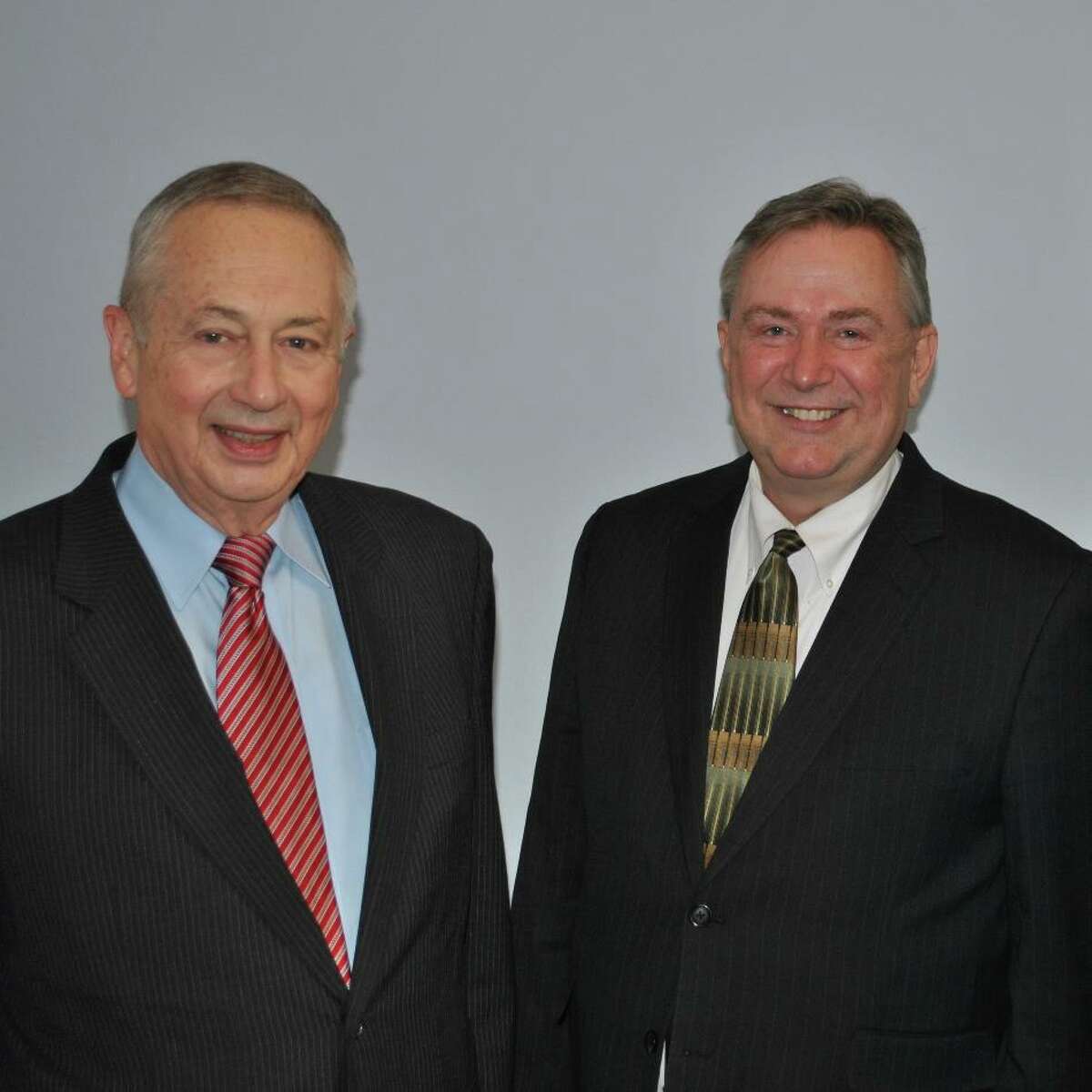 Congressman Steve Stockman and GOA Executive Director Larry Pratt paused for this quick photo on Thursday as Stockman rushed off to file the first pro-gun bill of the 113th Congress. Rep. Stockman introduced H.R.35 to restore safety to America's schools by repealing federal "Gun Free School Zones".