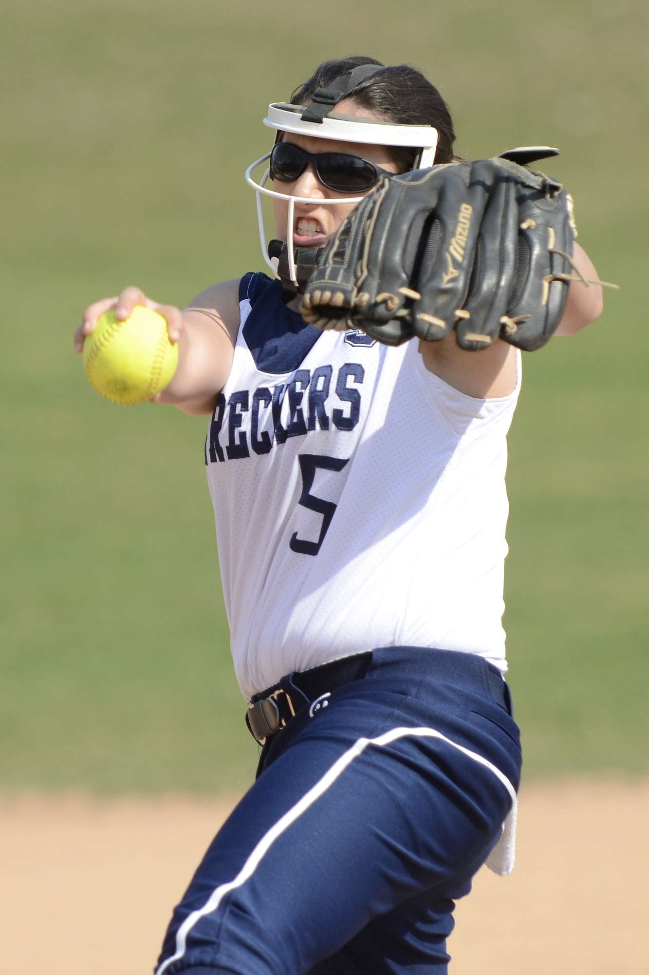 Mills' single carries Staples softball past Bears