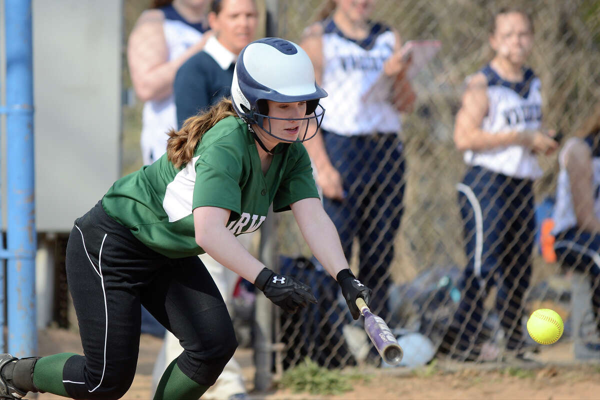 Mills' single carries Staples softball past Bears