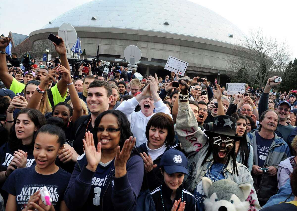 UConn caps national championship with 'Victory Lap'
