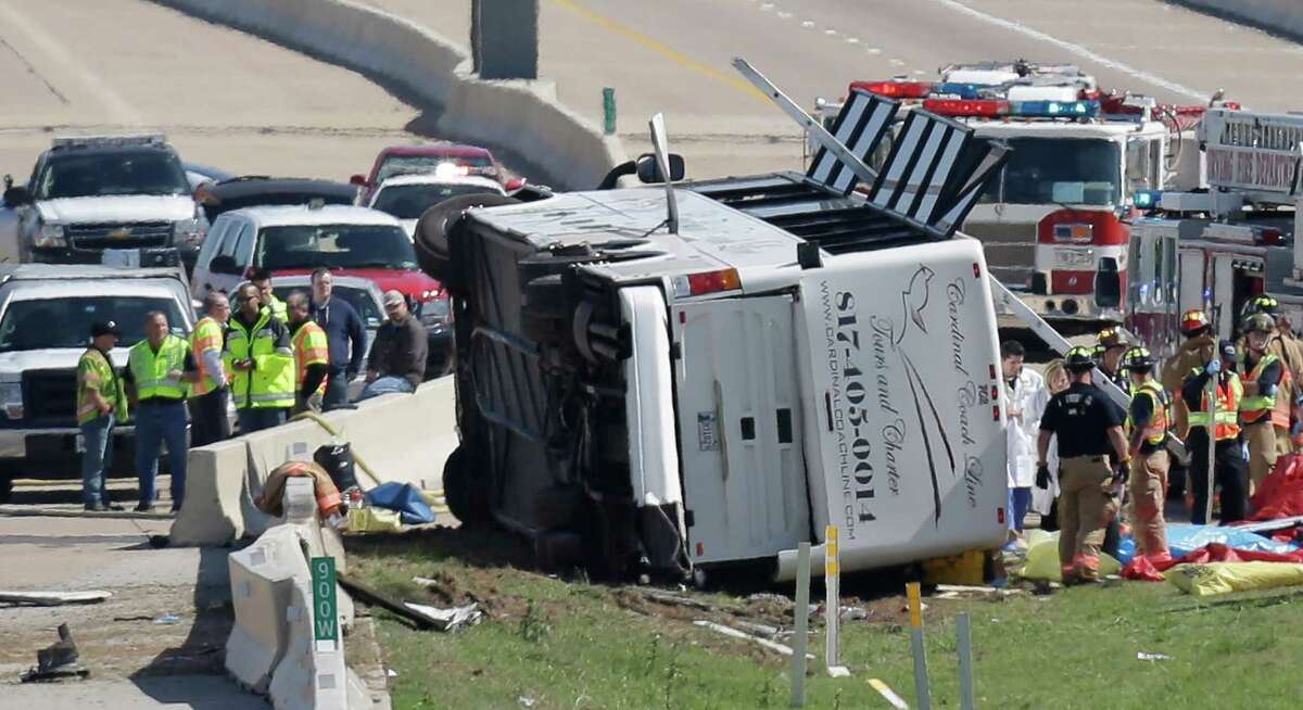 2 killed, dozens injured in bus crash near Dallas