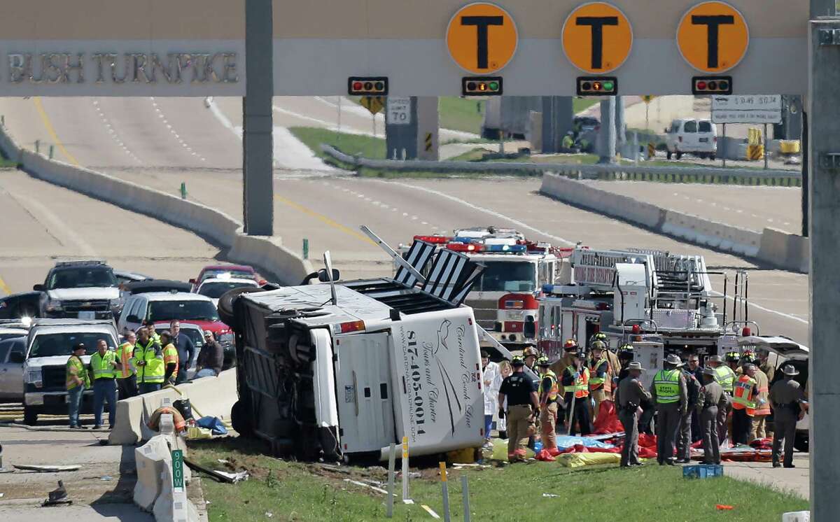 2 killed, dozens injured in bus crash near Dallas