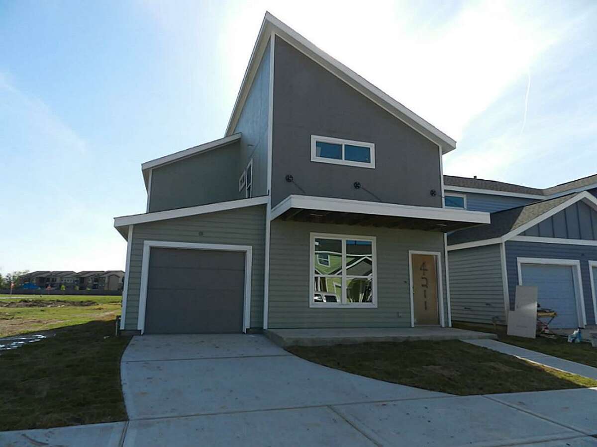 4211 Darter in Avenue Place is listed for $165,900. The house is under construction.
