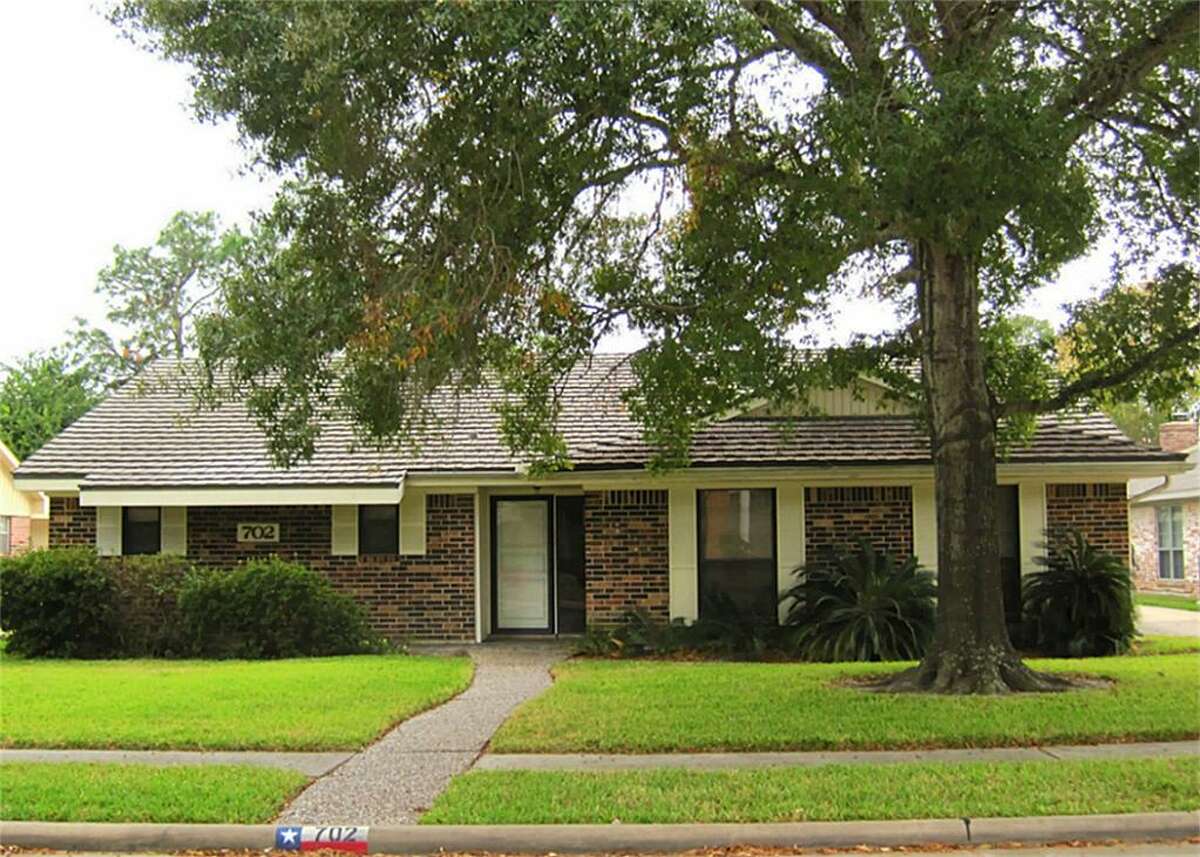 702 Seaway in El Lago Estates in Seabrook is listed for $166,500. Barbara Stubblefield of UTR-Texas, Realtors is the agent.
