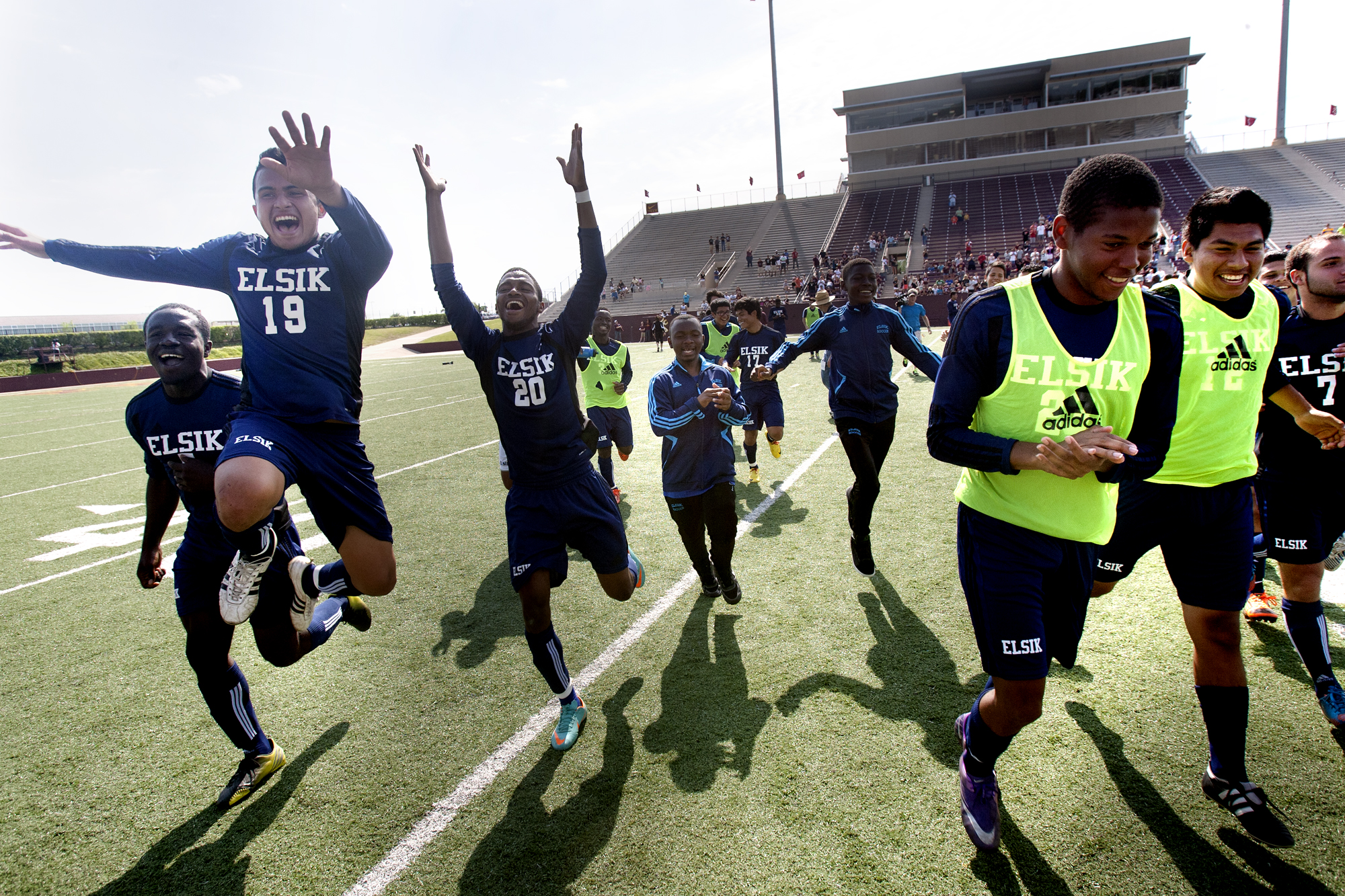 Boys soccer: Elsik wins 5A Region III final 1-0 over Deer Park